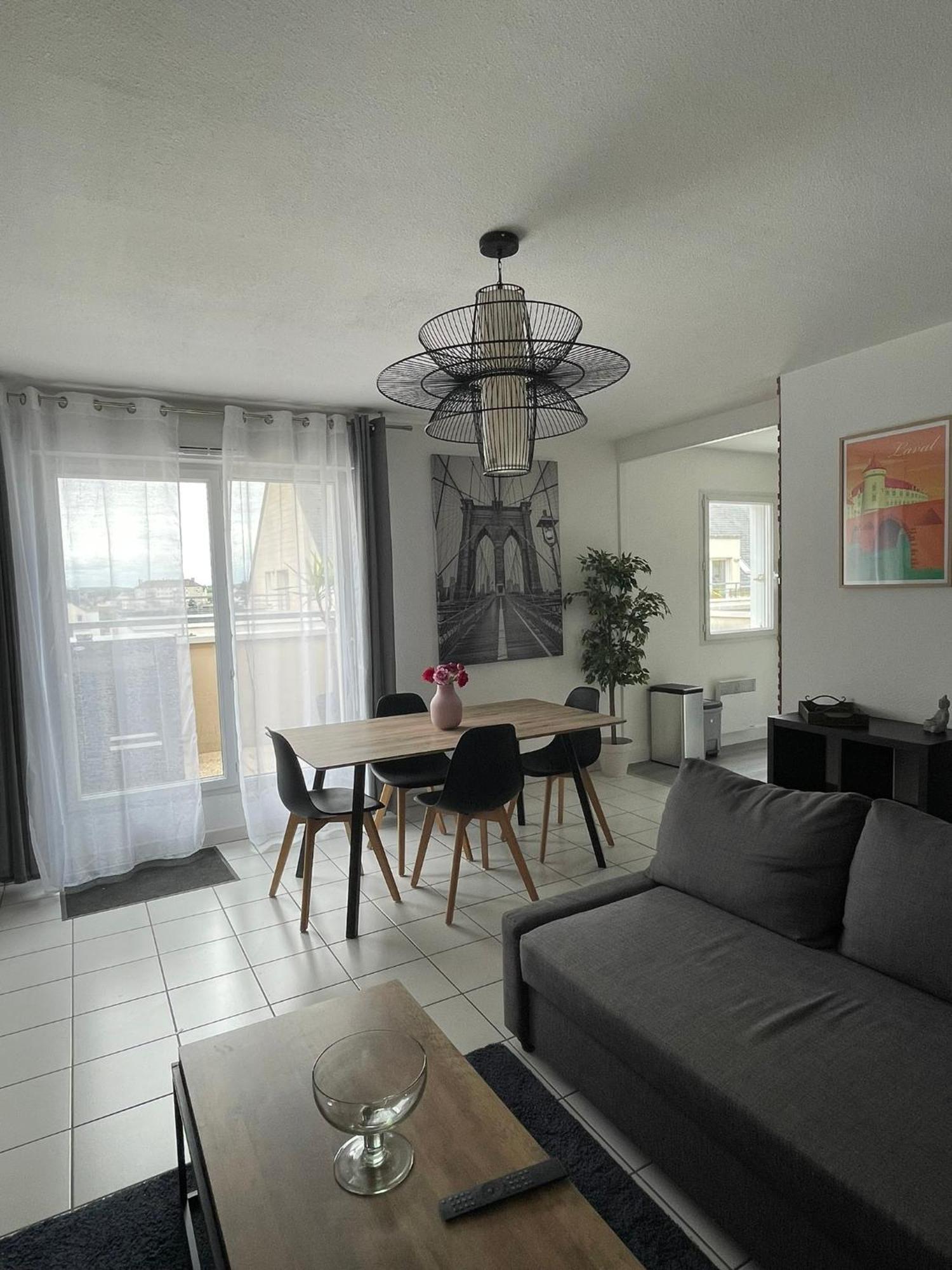 Gare Family Home Laval  Dış mekan fotoğraf